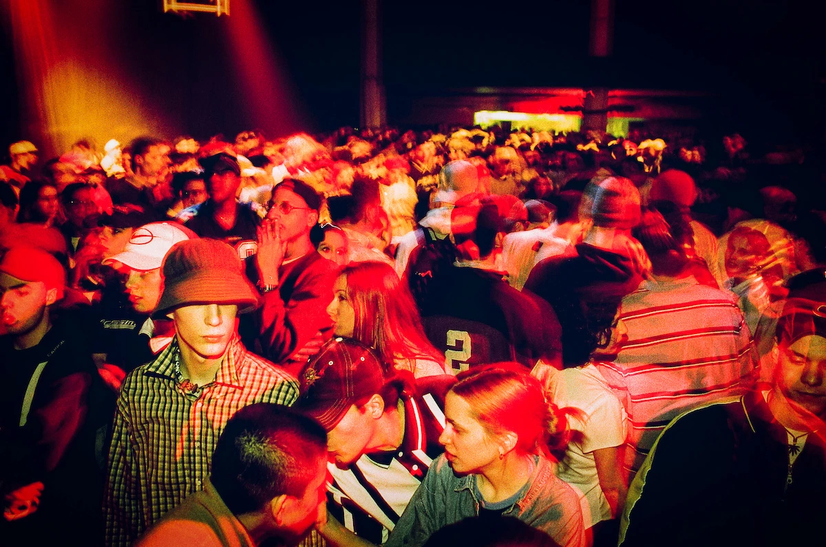 Photographie de Caroline Hayeur extraite du corpus « Rituel festif – Portraits de la scène rave à Montréal », 1996-1997 (exposition et publication).