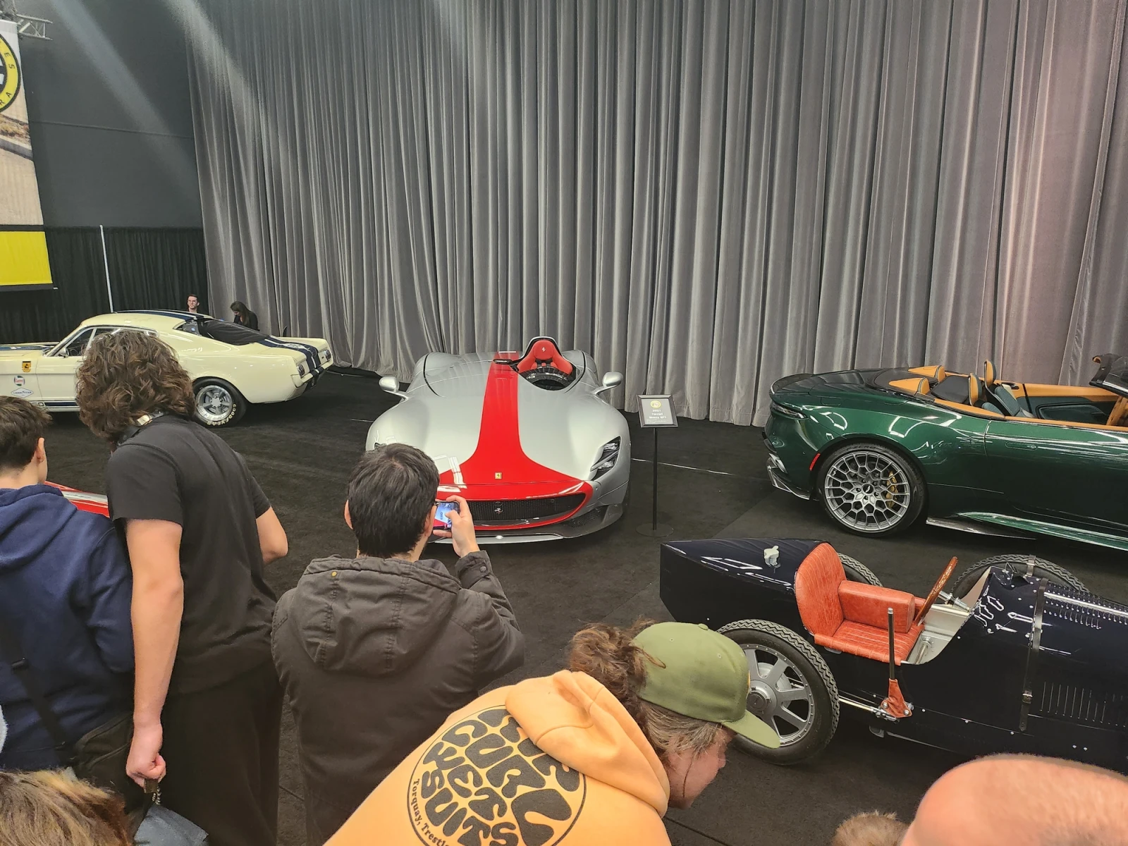 1,8 million, et le siège passager vient en option. ON SE FAIT FOURRER!