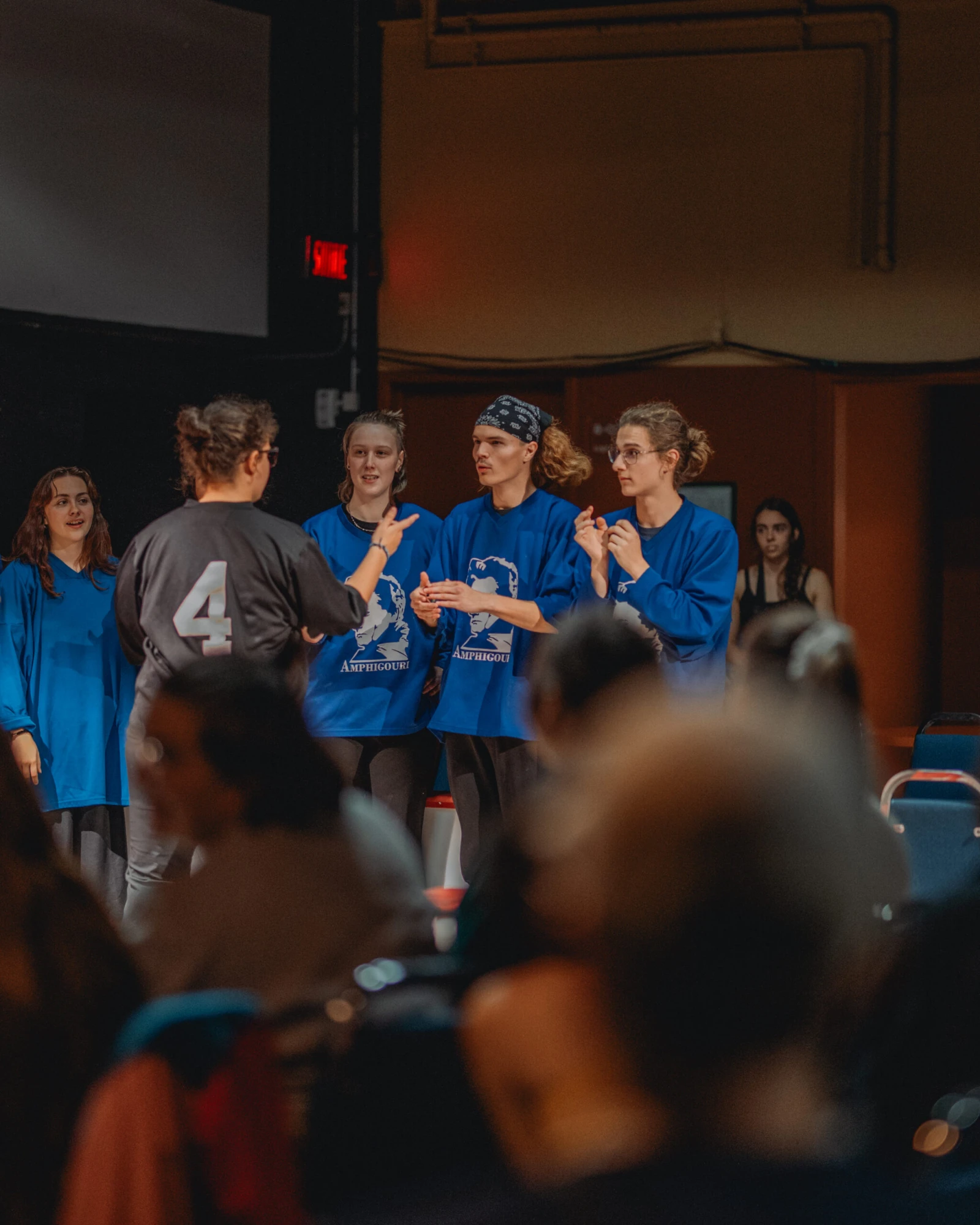 Deux équipes de la Ligue d’improvisation du Cégep de Rimouski en pleine action