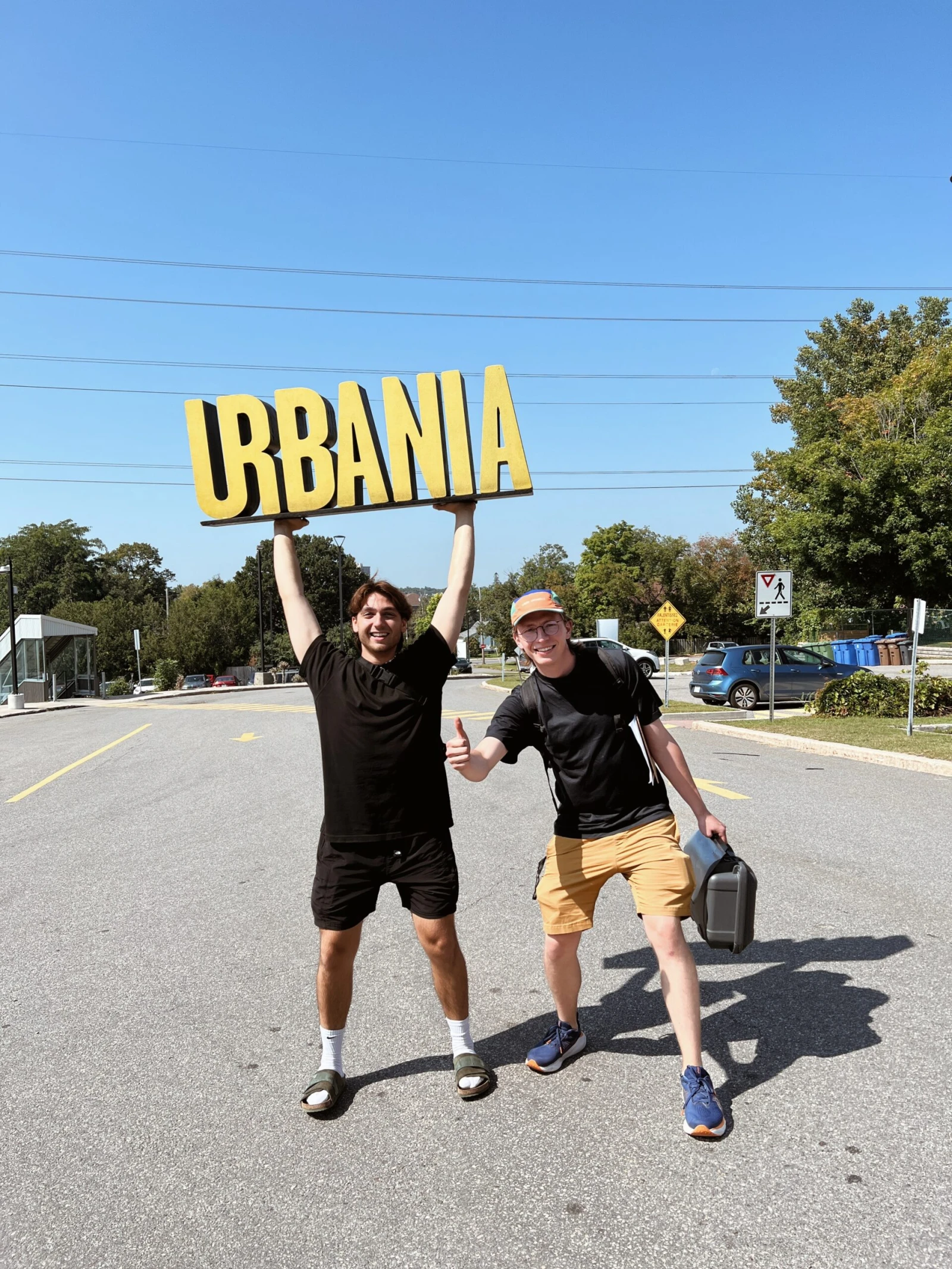 Deux reporters qui avaient hâte de rencontrer les étudiant.e.s de l’UQO (et d’aller à l’air clim)!