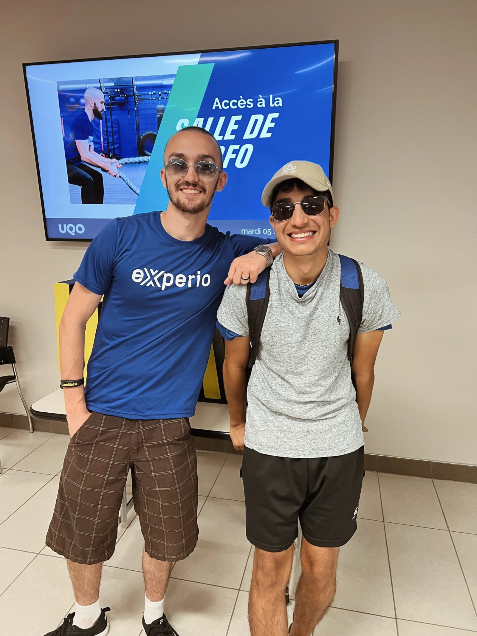 On venait de leur annoncer qu’il y avait des popsicles à volonté un peu plus loin.