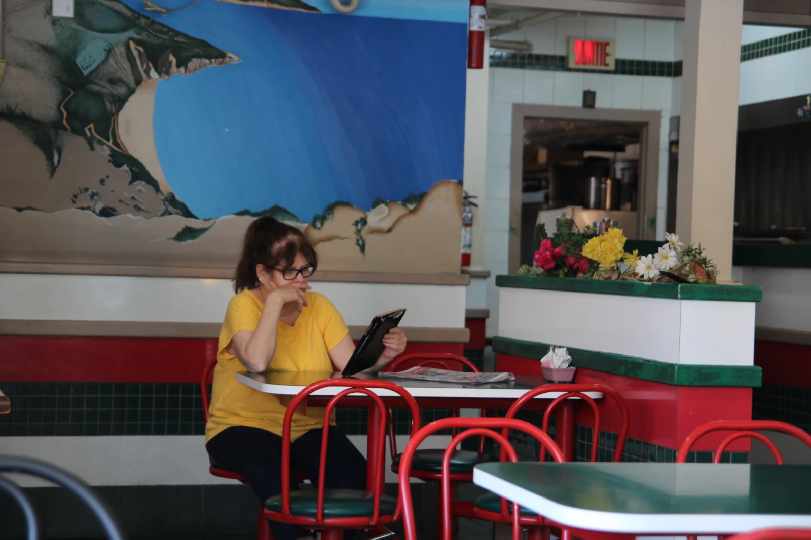 Petite pause pour la mère de Denis et Angela