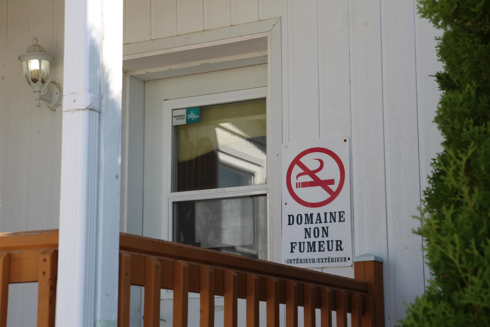 Depuis l’ouverture, en 1984, il est interdit de fumer sur tout le territoire de la Cité écologique.