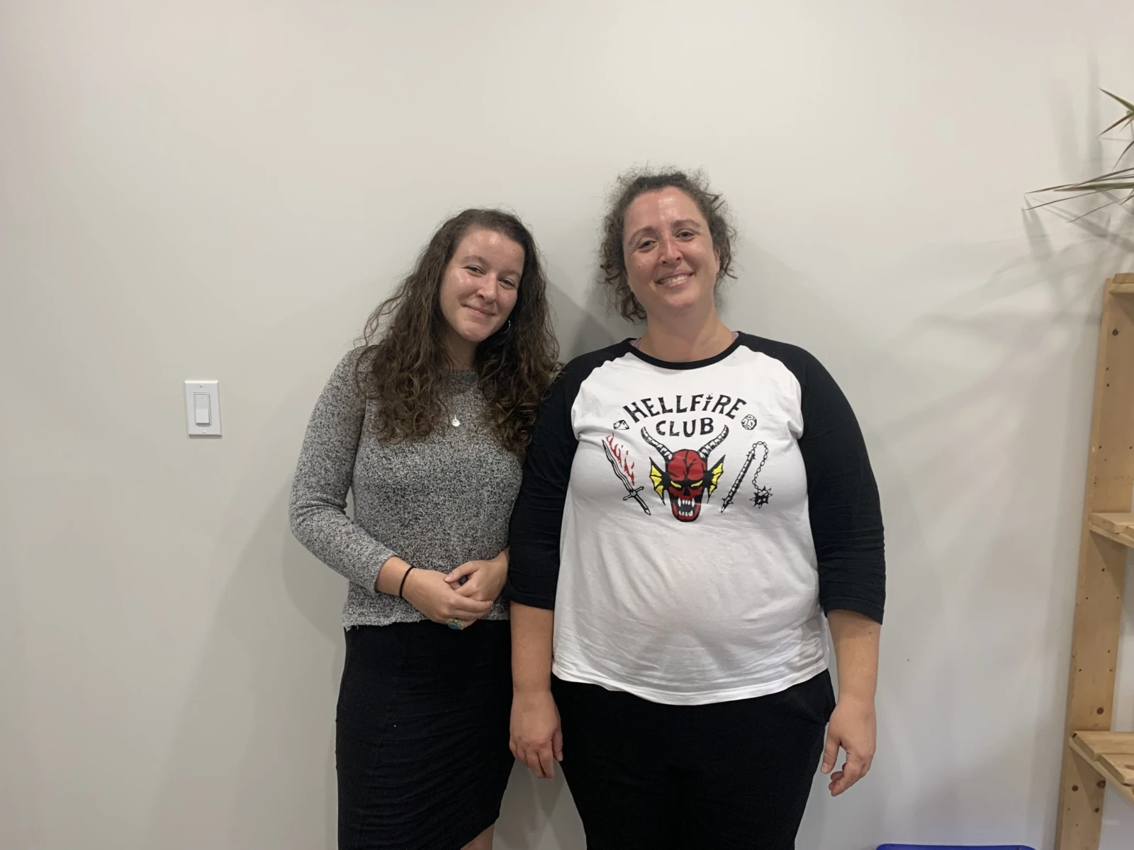 À gauche : Marianne. À droite : Mary-Janelle