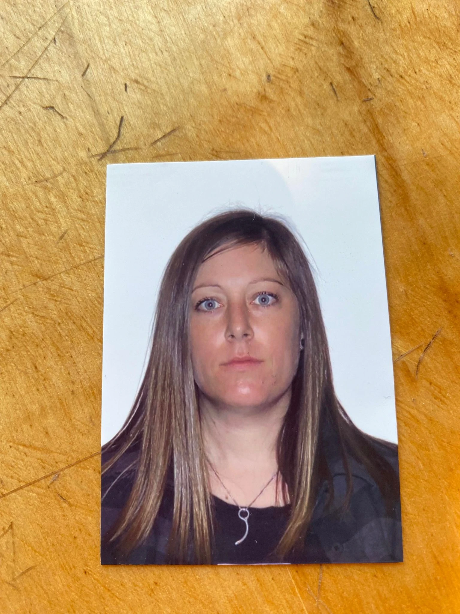 Maggie avait l’air plus en crisse dans la vraie vie que sur sa photo de passeport.