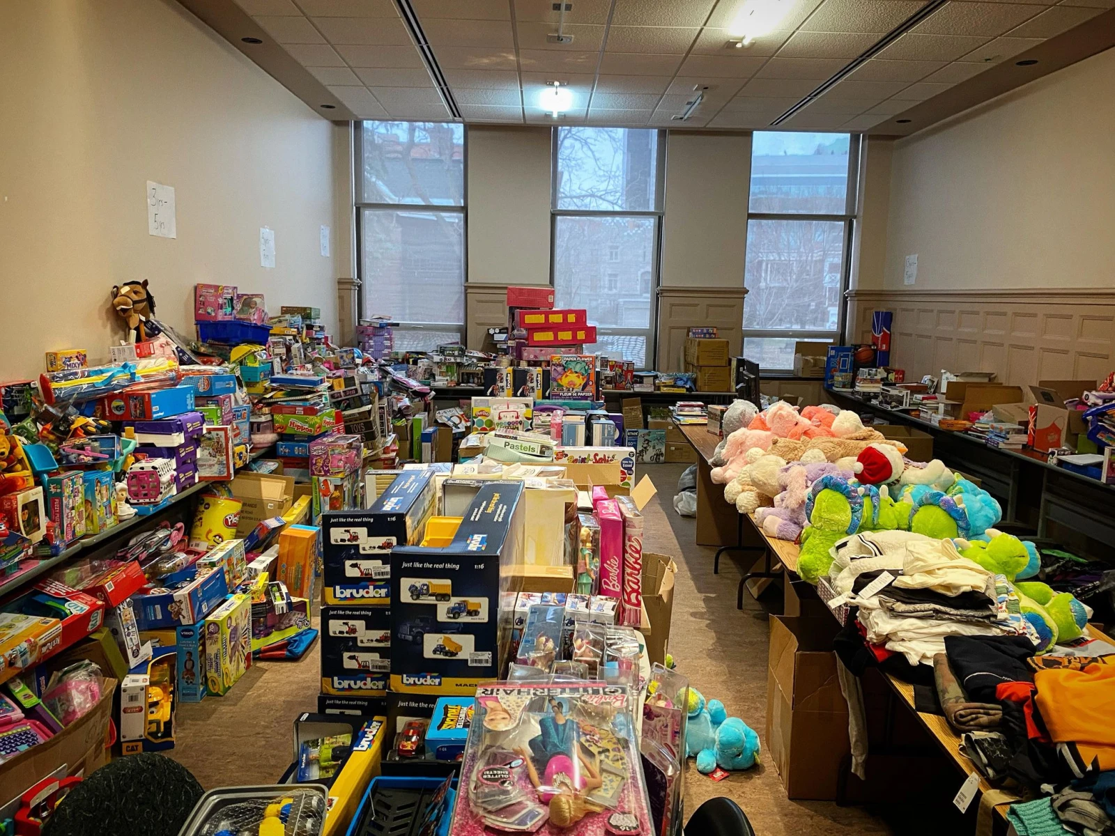 La salle des surplus est bien remplie au cas où…