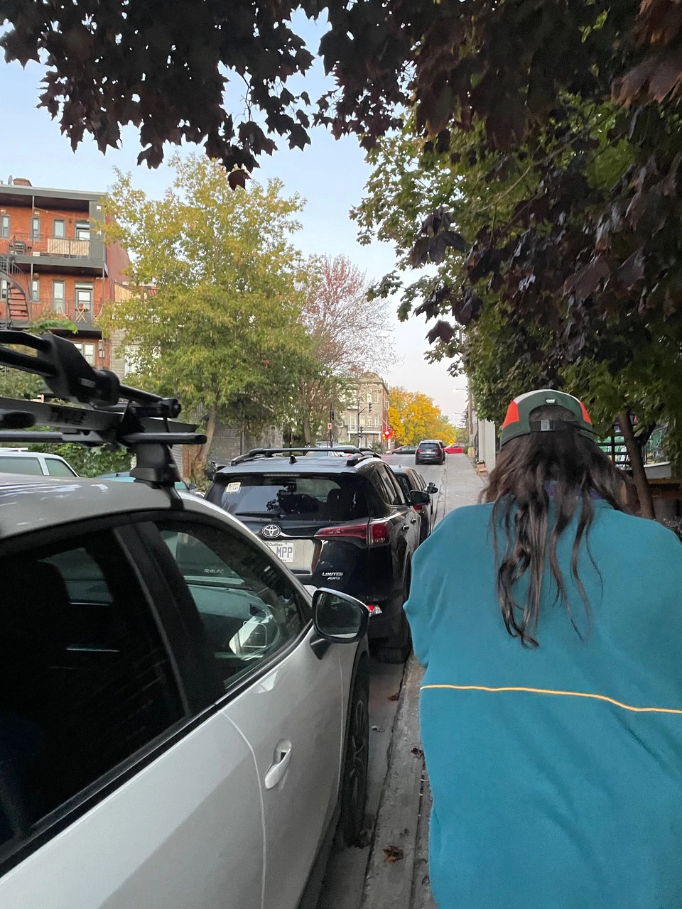 Le lendemain du party, des ami.e.s et moi sommes en route vers le parc Lafontaine pour faire souffrir nos muscles. Il n’est pas encore 7 h.