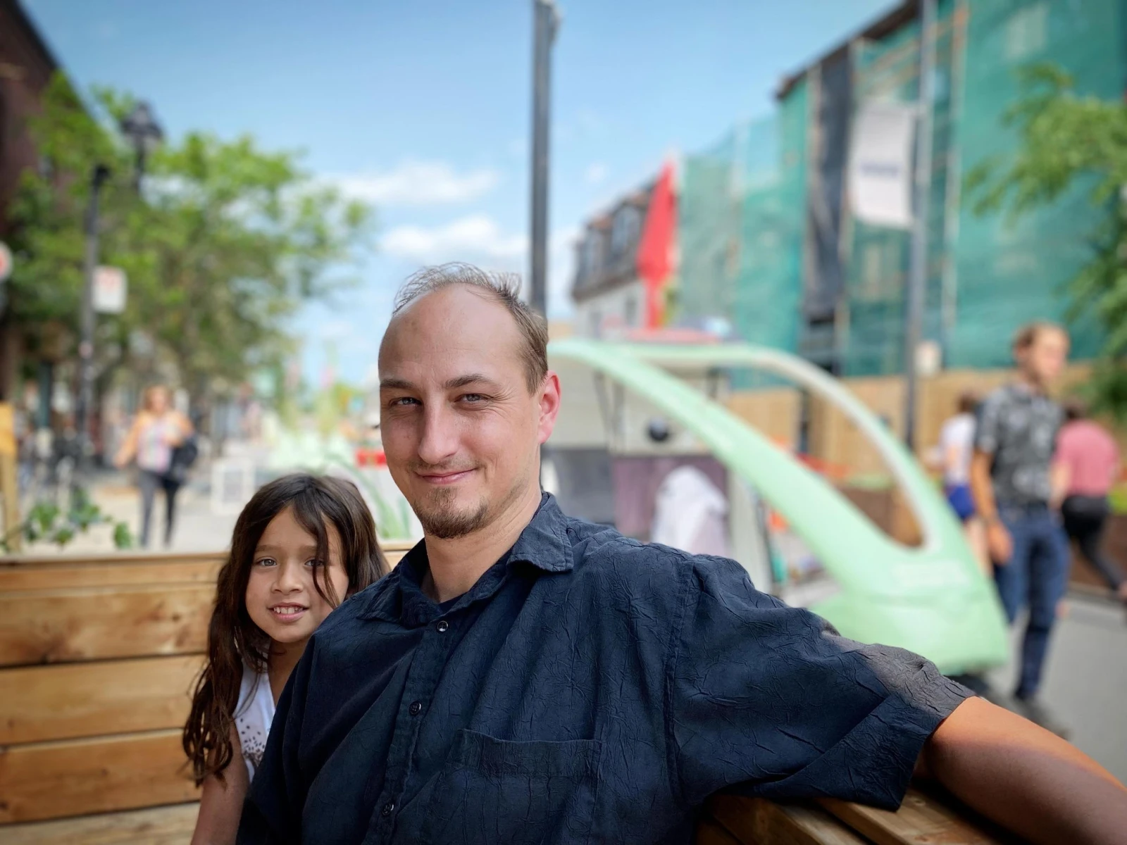 Denis Desjardins, mon patron d’un jour (la petite fille à ses côtés n’est pas le superviseur Marc-Antoine).