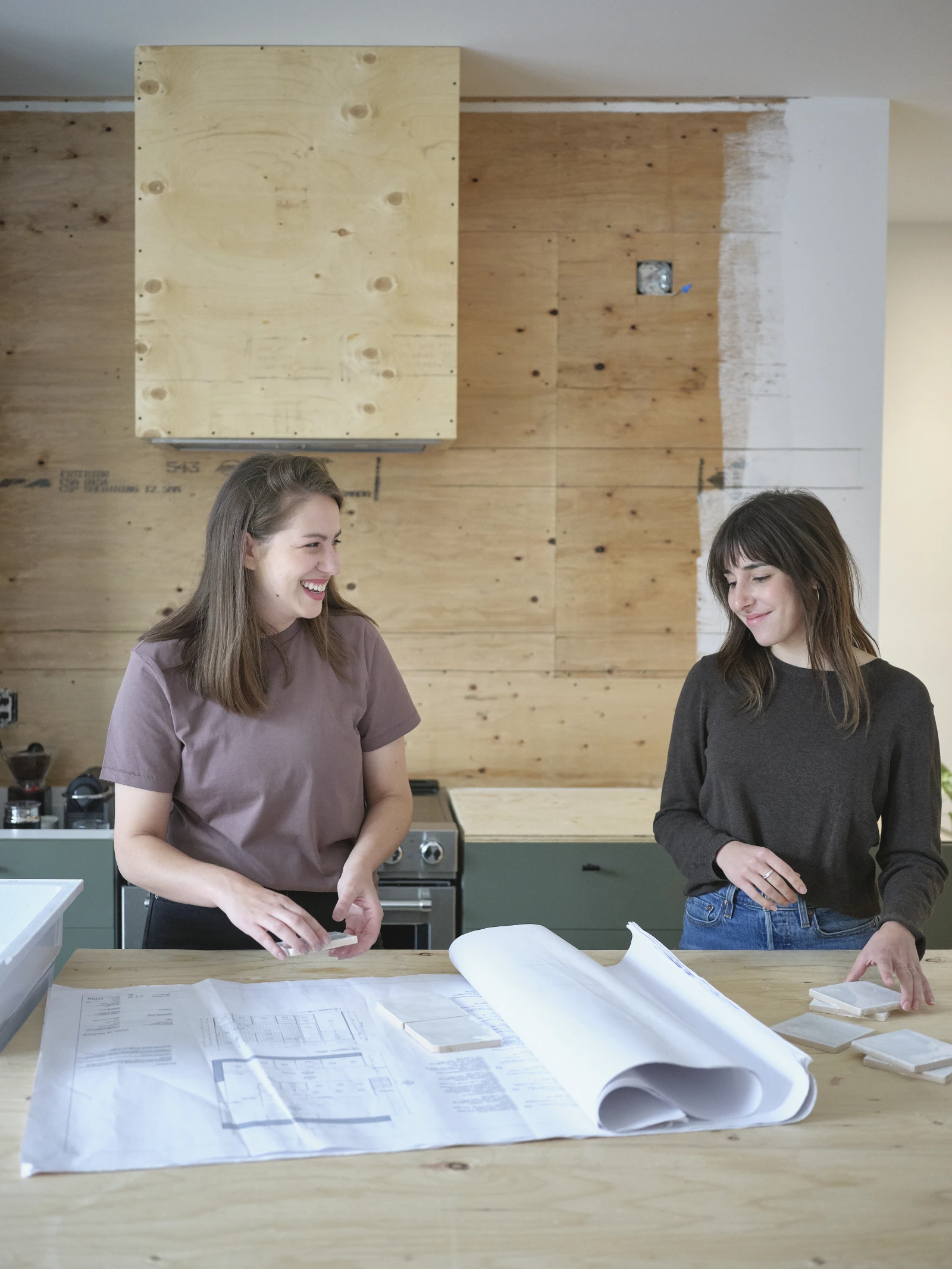Il est important que l’éclairage de la cuisine soit autant fonctionnel que décoratif, car les tâches qu’on y accomplit sont d’une grande diversité. Il est recommandé de choisir des ampoules à DEL d’une température de couleur blanc chaud pour l’éclairage d’ambiance et de couleur blanc neutre pour bien éclairer le plan de travail.