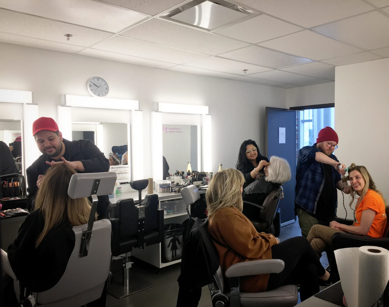 J’ai amorcé l’expérience en recouvrant les miroirs de la salle de bain. C’était laid de même.