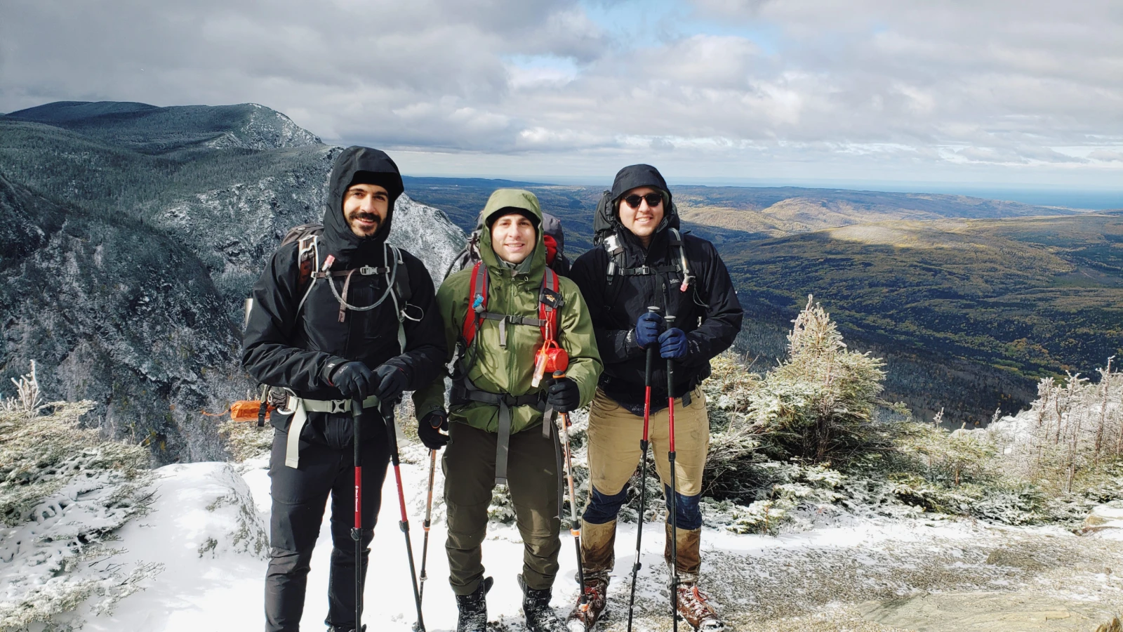 De rares randonneurs journaliers ont pu immortaliser une toute aussi rare photo de nous trois.