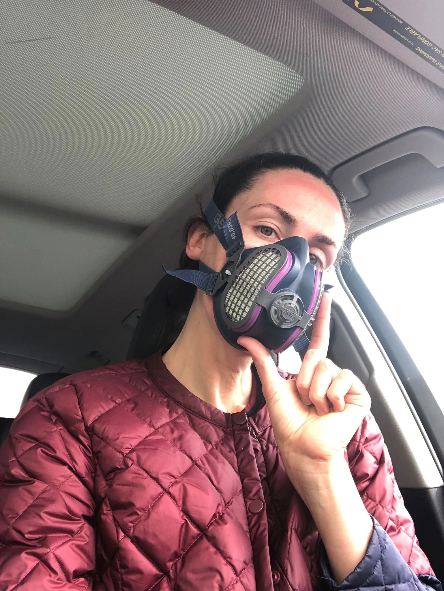 Marie-Joëlle Parent avec son masque à gaz