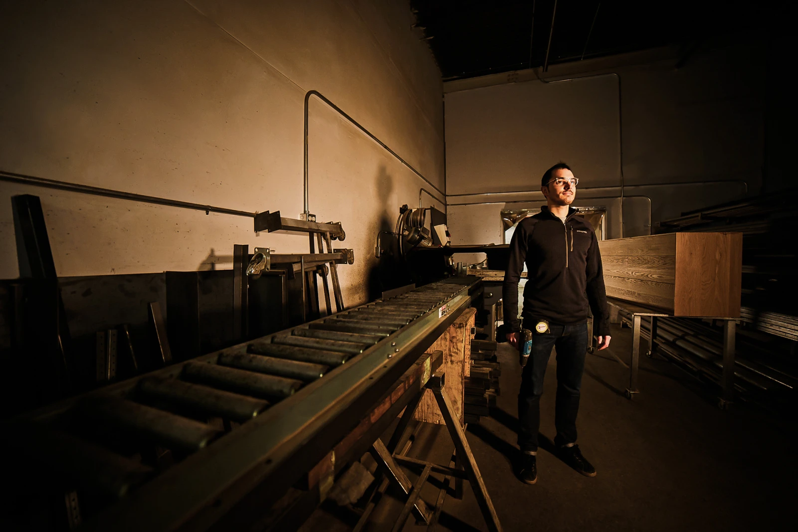 Quand la lumière s’est éteinte, De Gaspé rehaussait les standards de l’industrie du meuble et plantait 50 arbres pour chaque produit acheté en ligne.