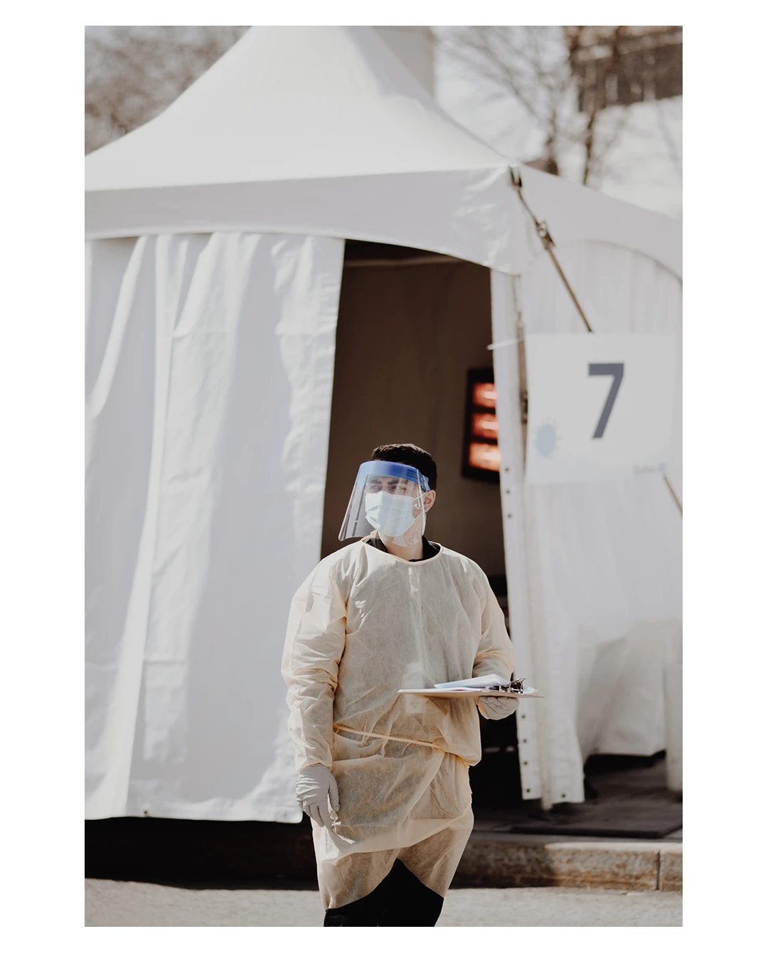 Bien protégé devant la tente 7