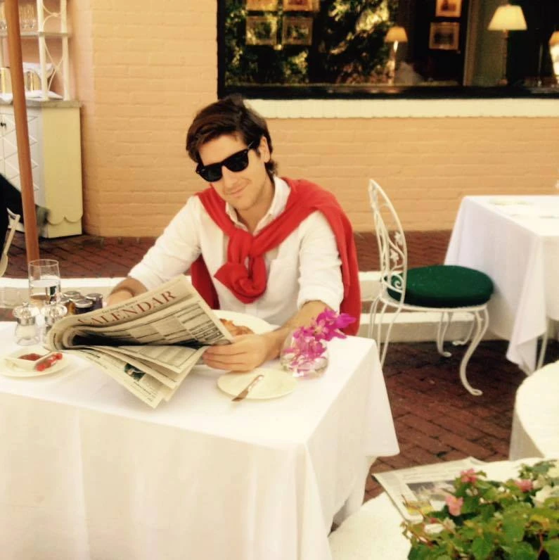 Moi, avec mon look « viens te baigner au manoir de mes parents dans les Hamptons »