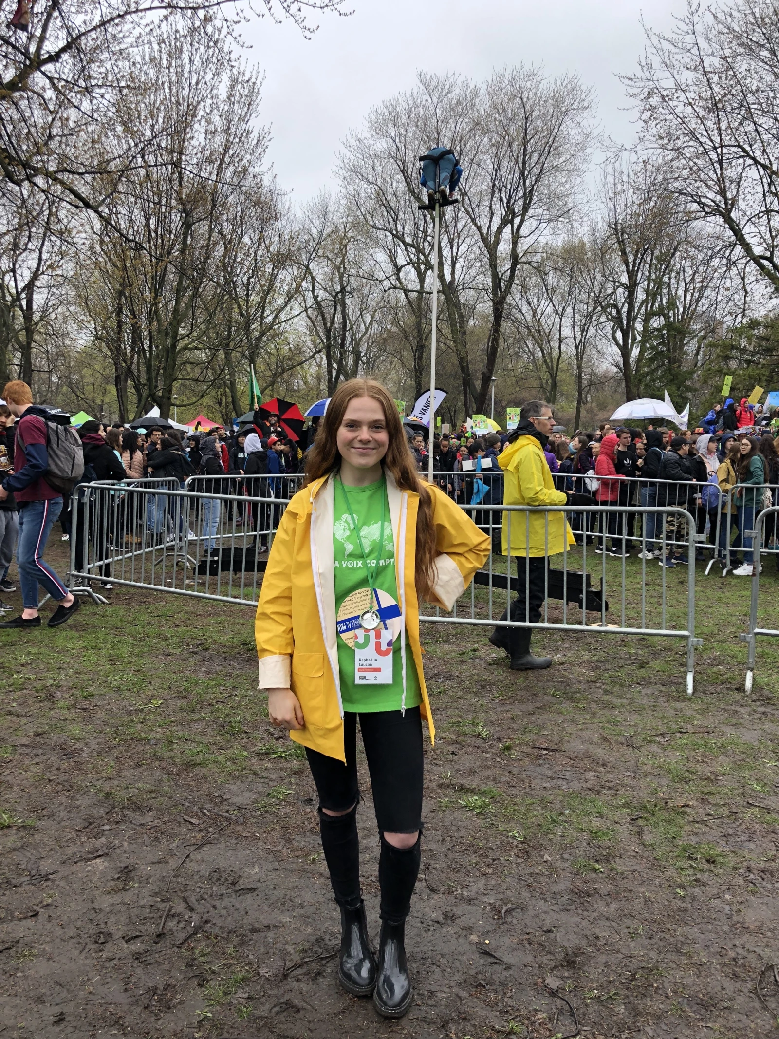 Raphaëlle Lauzon, 16 ans, faisait partie du lot et a attiré notre attention. Originaire d’Oka, la pétillante adolescente est membre du Siège jeunesse Oxfam-Québec qui participe à l’élaboration de la Marche Monde, elle préside le Magasin du monde-Oxfam de son école secondaire en plus de faire partie du projet Jeunes d’influence.