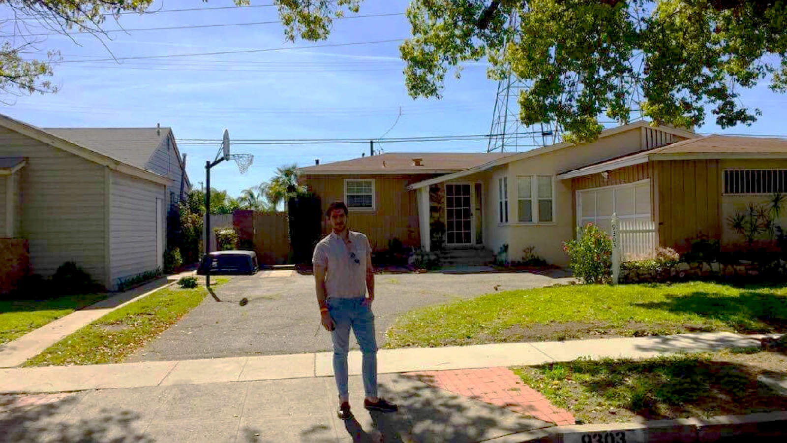 Manque plus que Biff qui frotte le pick-up dans le garage.