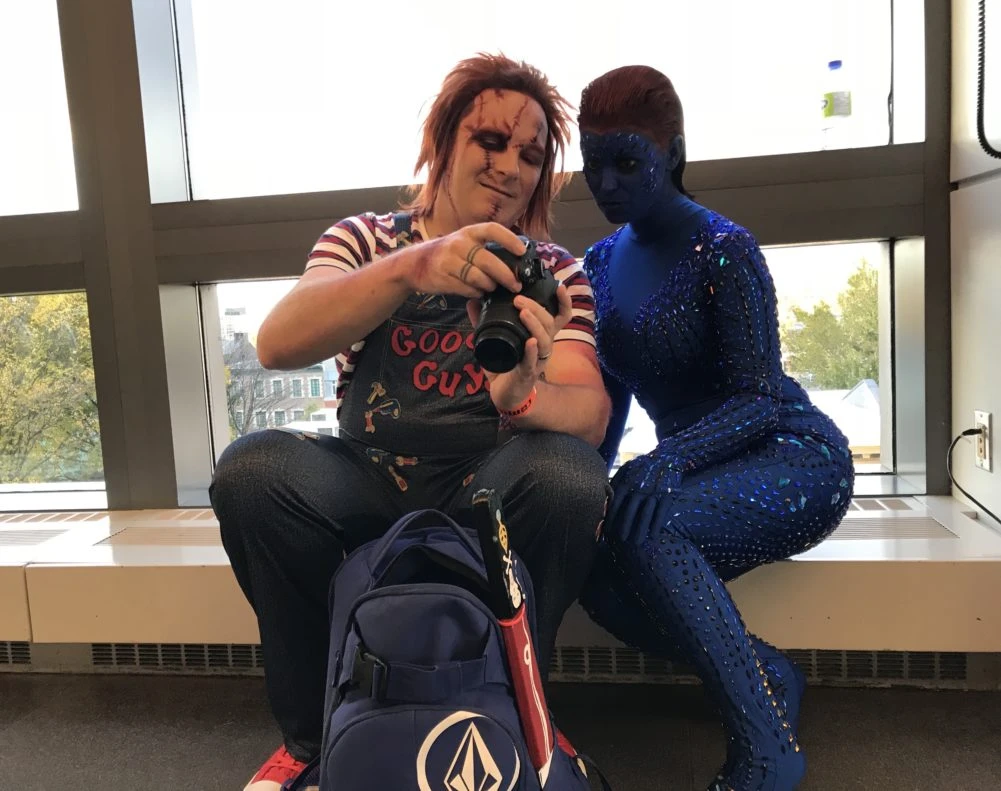Chucky et Mystique partagent un moment