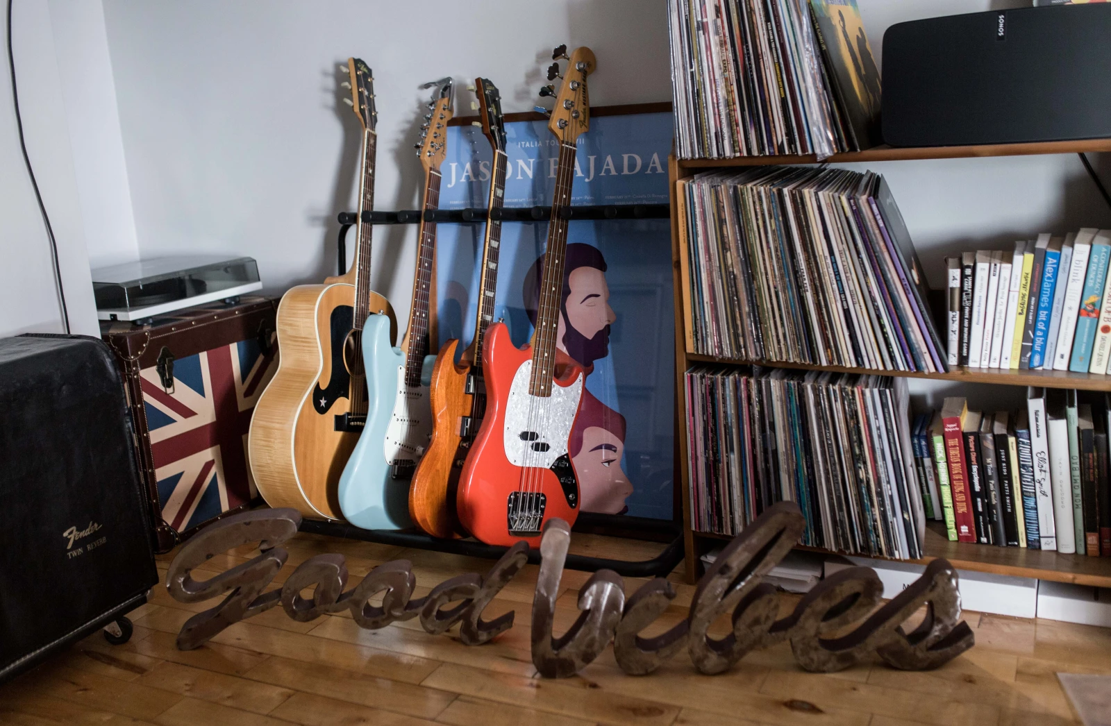 OK premièrement Jason, on va mettre les choses au clair pour tout le monde : tu viens de sortir l’album double Loveshit II, mais ce n’est PAS ton deuxième album, il y en eu six autres avant…