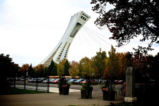 La voici, la voilà, la tour de Montréal! (Comment ça tient?) / Crédit photo : Mark Carter