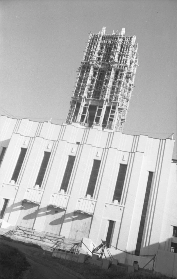 L’érection de la tour en 1941