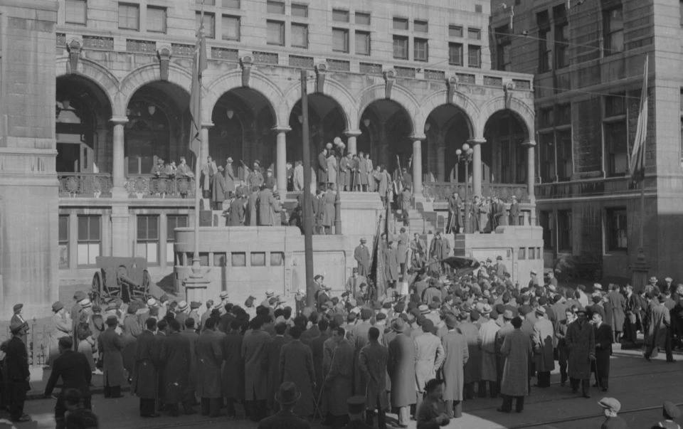 Rentrée sur la rue Saint-Denis en 1937, alors que les étudiants ressemblaient tous à de petits Sherlock Holmes, et que la parité ne faisait pas partie des préoccupations du moment