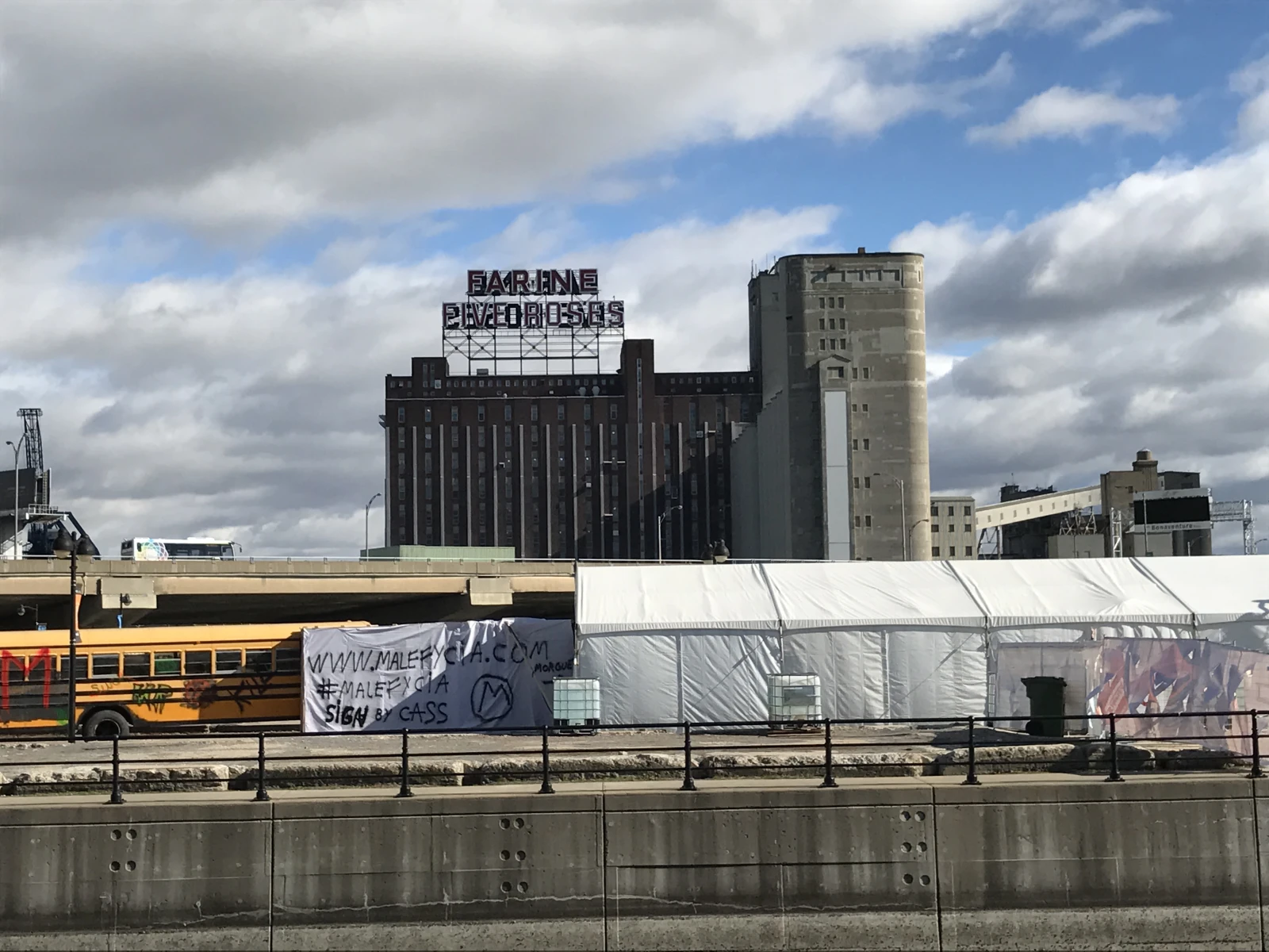 Le fameux Farine Five Roses.