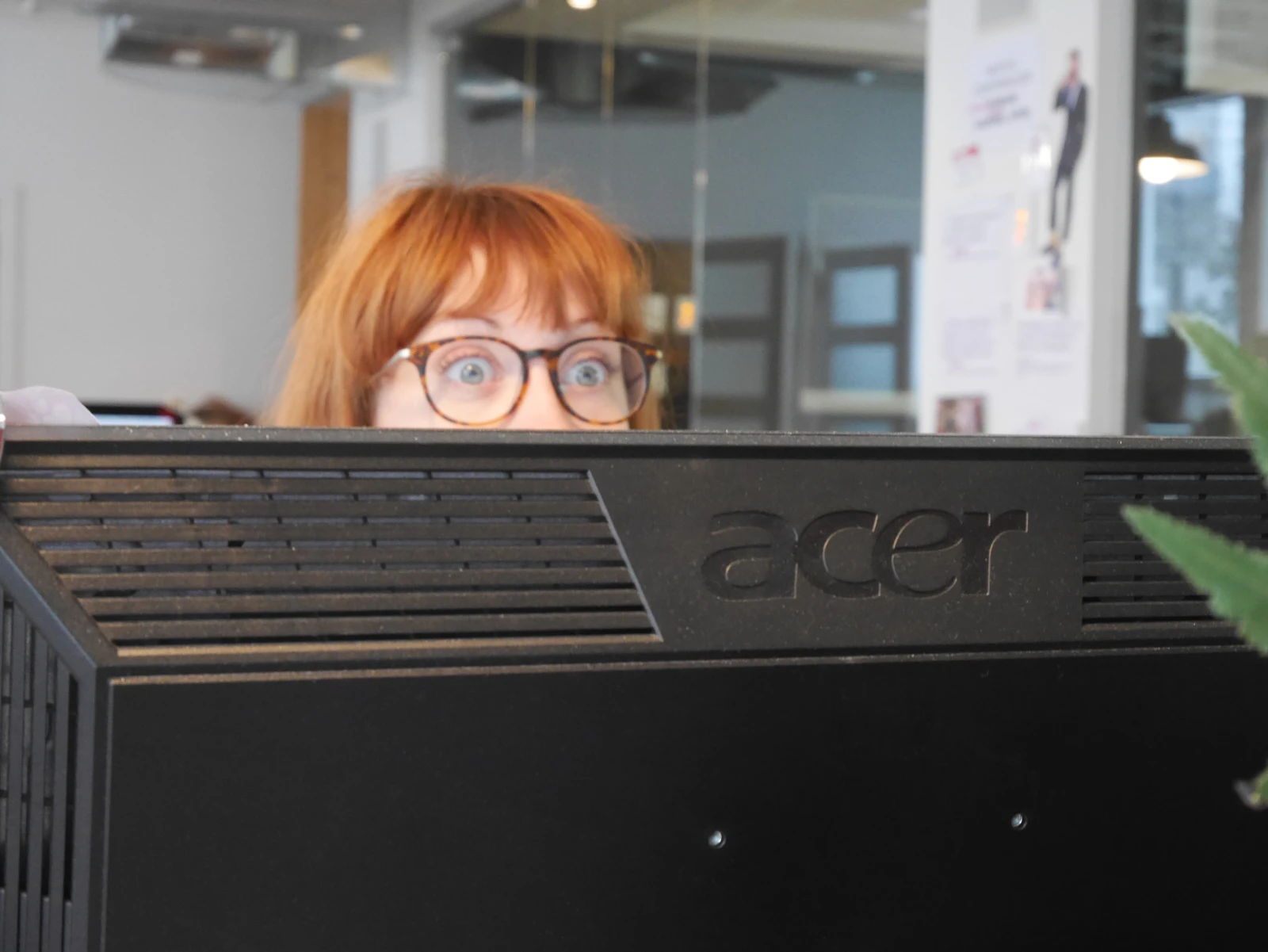 Tentative de dilatation des pupilles.