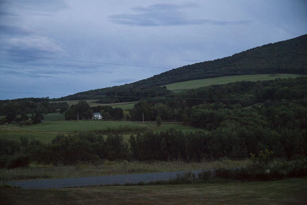 Petite maison de campagne à Standford. Vue de la maison de Barbara.