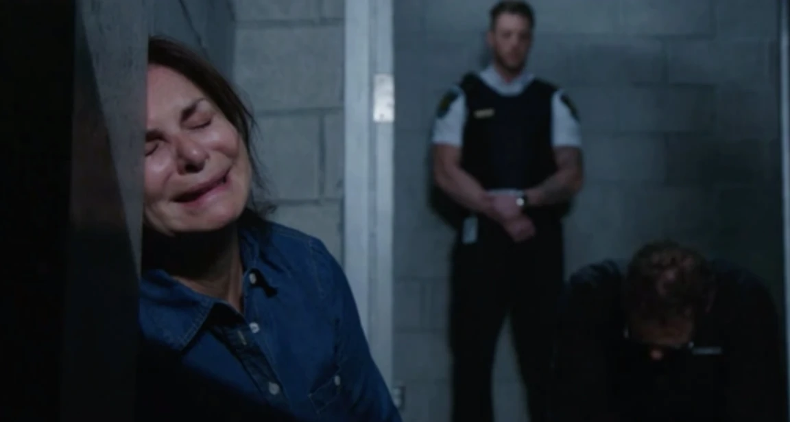 Les candidats à la chefferie du PQ ont-ils une âme? Marie Lamontagne devrait-elle dire à sa sœur qu’elle est sa fille? Pleure pas, Guy-guy…  Oussé qu’est rendue Varda? Si Donald Trump parle et qu’il n’y a personne pour l’entendre, fait-il du bruit? Comment faire pour différencier Coderre et Labeaume? Sérieux, lequel est lequel ?  Est-ce que Michel Therrien a vraiment dit que Max Pacioretty était le pire capitaine de l’histoire du Canadien? L’émission Célibataires et nus a-t-elle une dimension philosophique qu’on ignore? Quelles sont les dates de la chasse à la bernache cette année?  Malik Shaheed ou Dead Obies: qui est le roi du franglais?