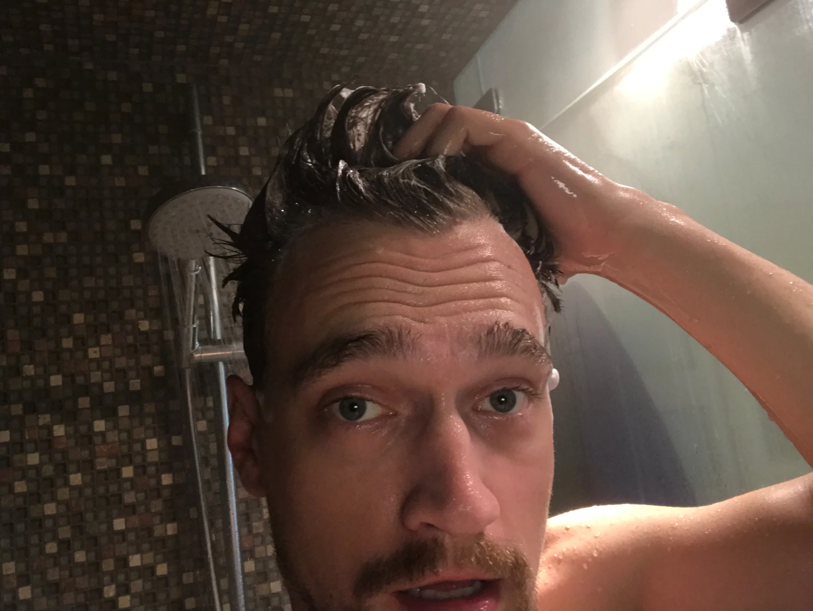 #doucheselfie (jeu de mots intentionnel)