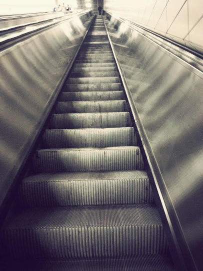 Les longs escaliers roulants du Marmaray (il y en a 3 comme ça pour arriver au quai)