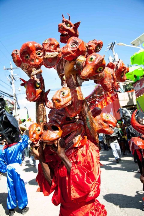Un des diables pendant la parade du carnaval de Jacmel.