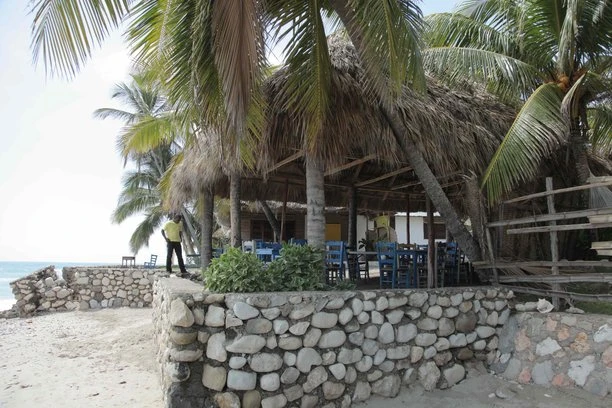 Le resto de grillades sur la plage.