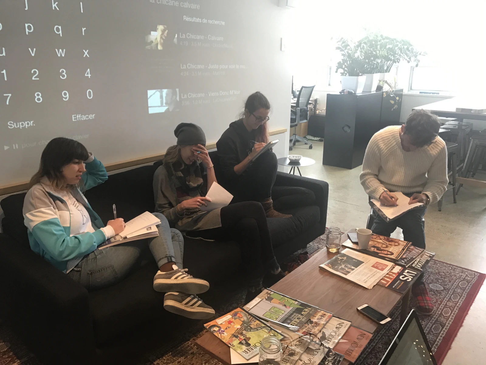 Maud, Claire, Lucie et Romain, attentifs.