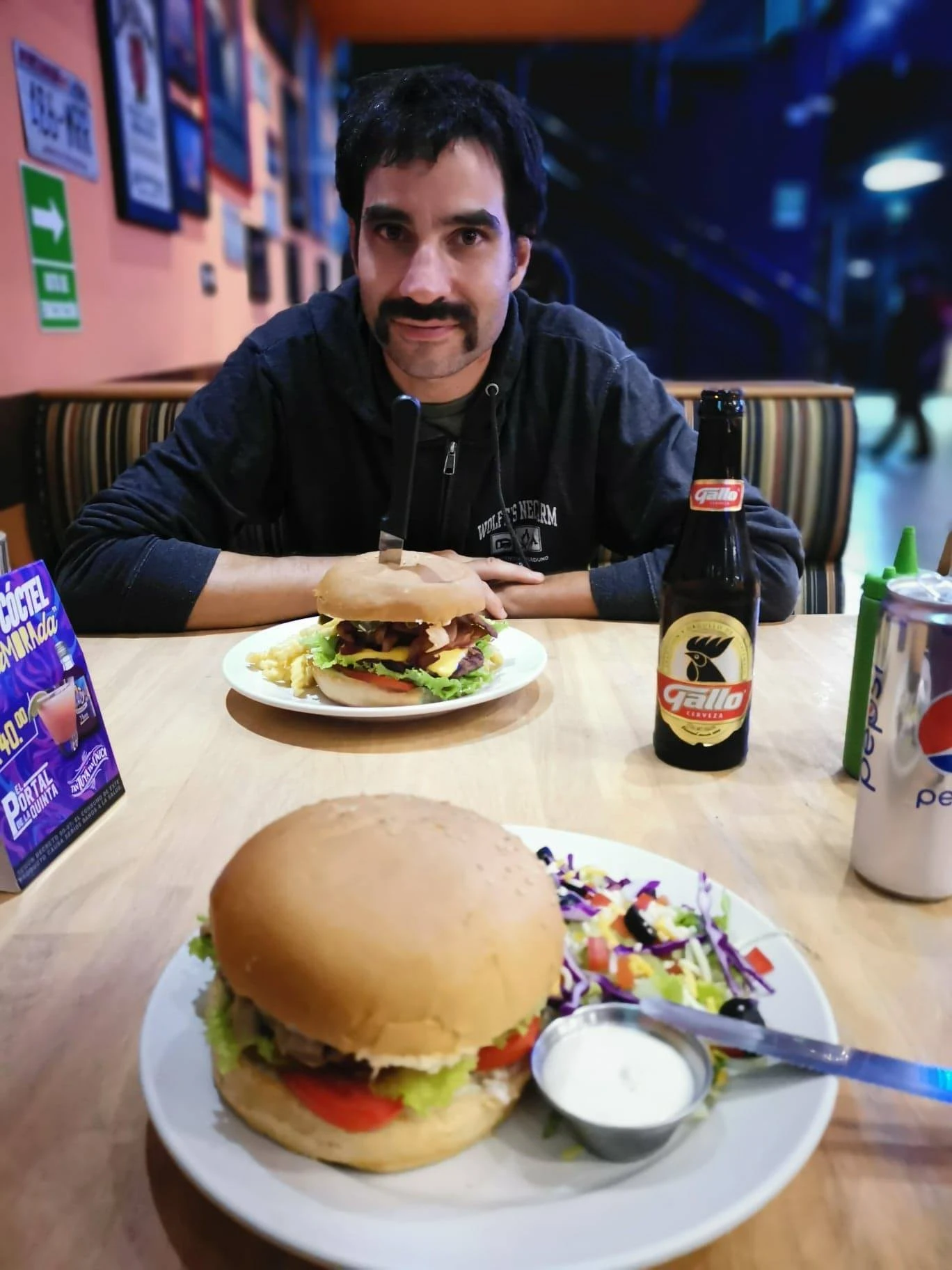 Ce burger ne le sait pas, mais il a un gros 5 minutes d’espérance de vie.