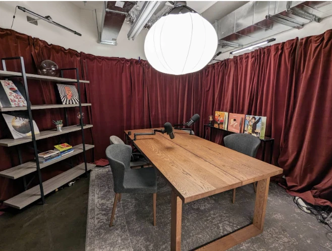 Le Studio SF dispose maintenant de trois studios d’enregistrement. Un quatrième, plus haut de gamme, est sur le point d’ouvrir.