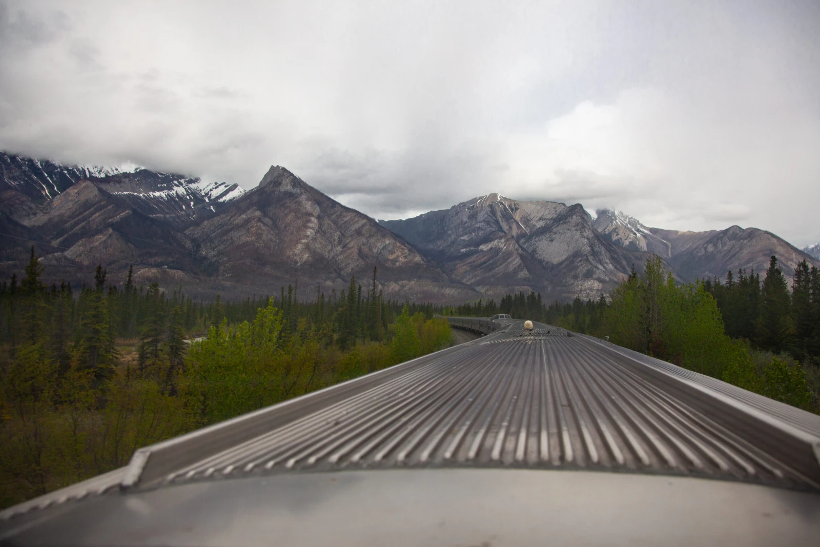Le Canadien approche des Rocheuses / Photo : Noé Girard-Blanc