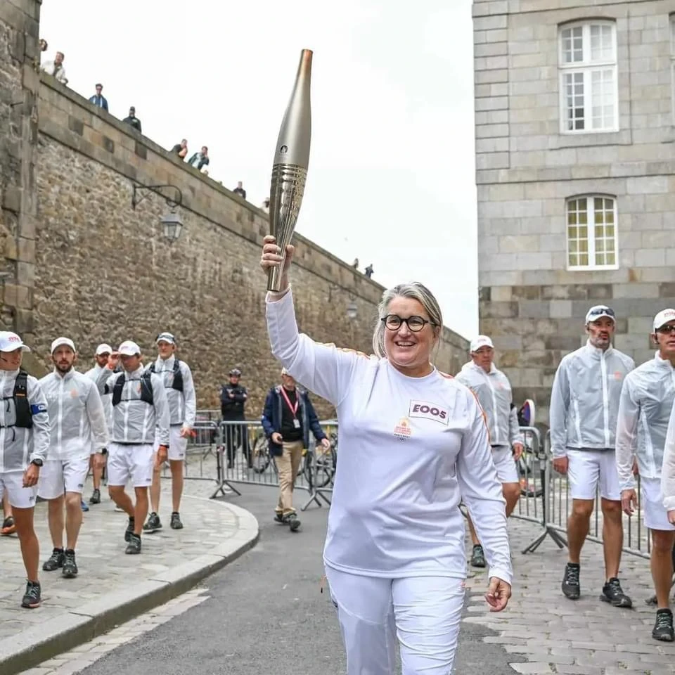La Québécoise et porteuse de flamme Brigitte Légaré.