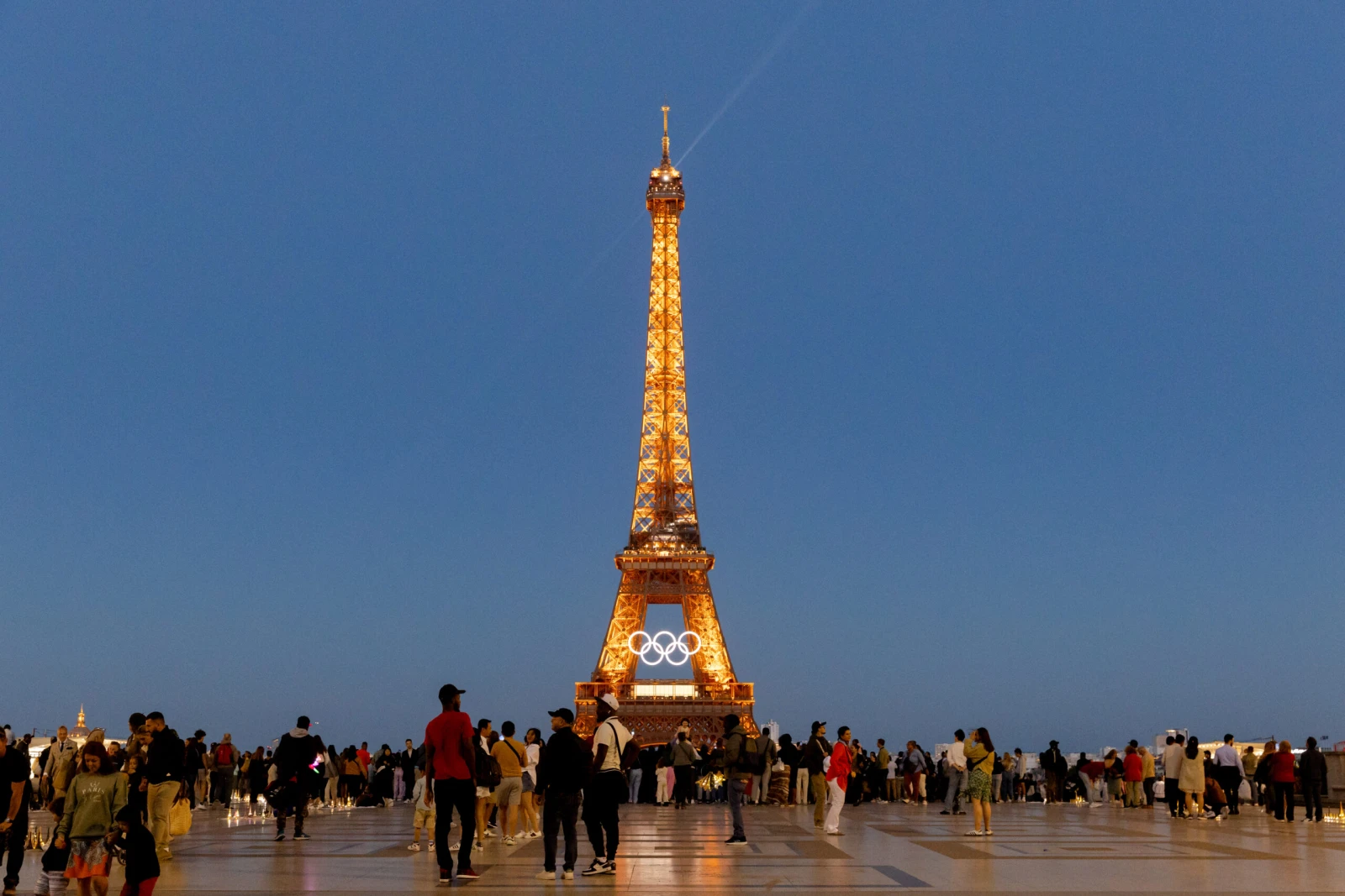 Paris est parée, ici : la Tour Eiffel.