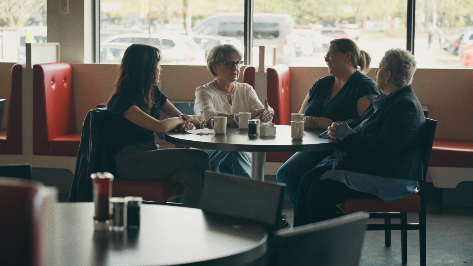 Extrait de la discussion avec les « Karen » dans le deuxième épisode.