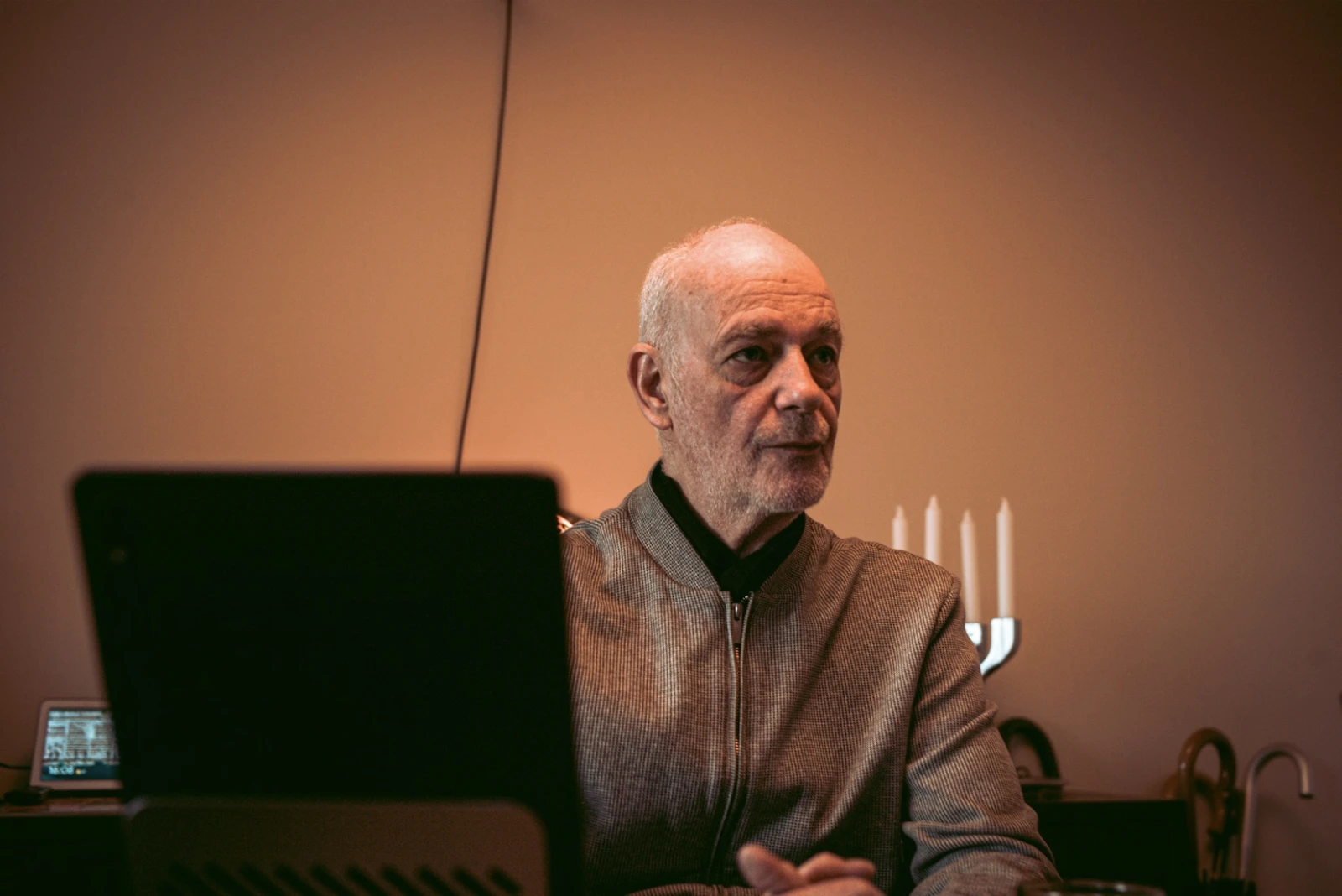 Le critique nous a accueilli chez lui. Photo: Jean Bourbeau