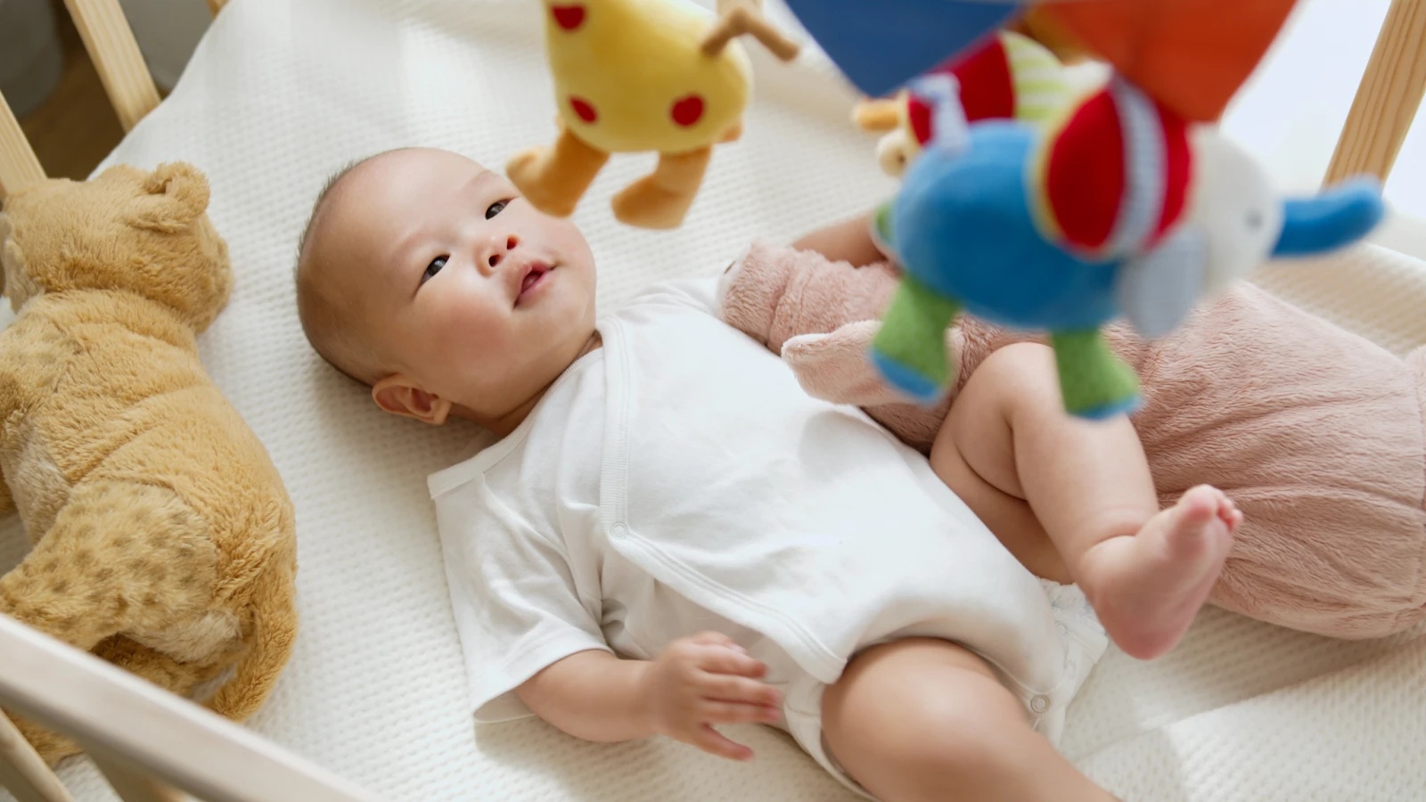 10 jouets essentiels (mais pas gossants) pour les bébés de 0 à 6 mois