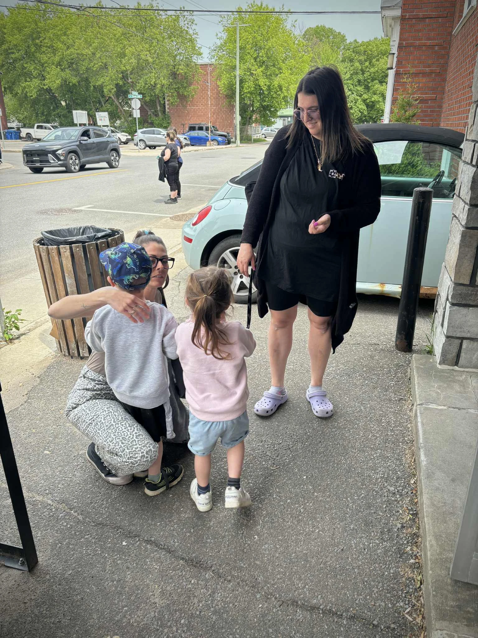 Kelly, sa soeur Ariane et les deux enfants de cette dernière.