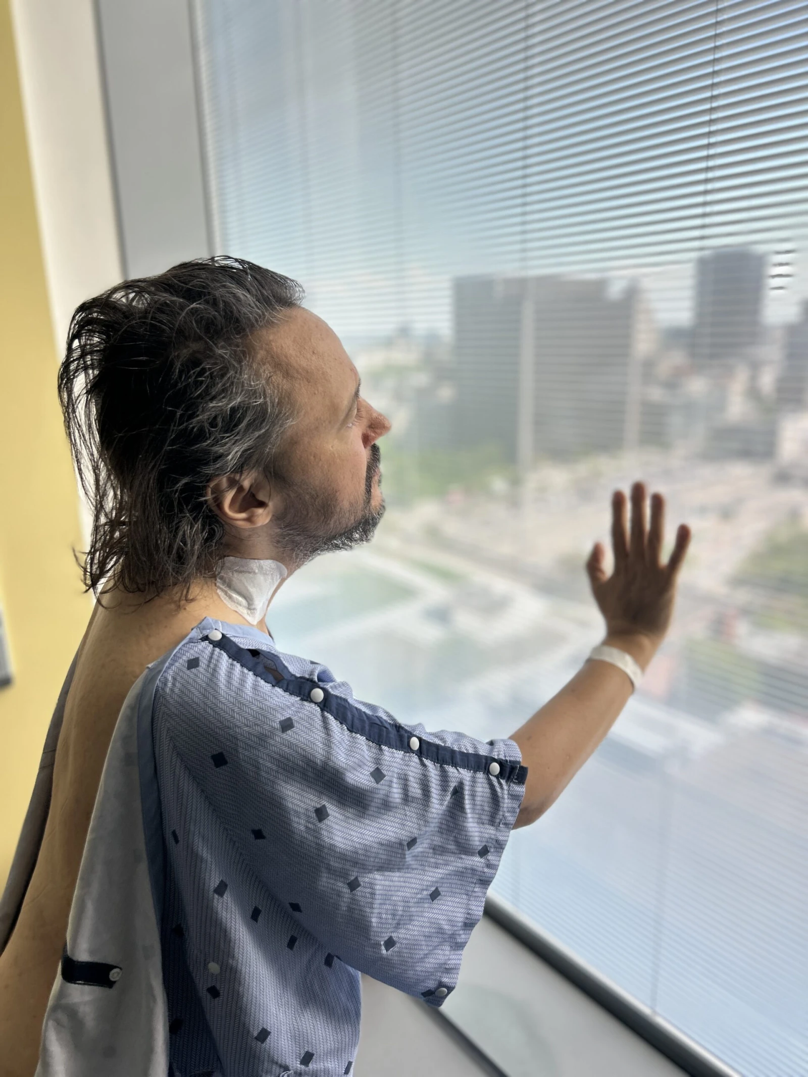 Julien avait très hâte de sortir.