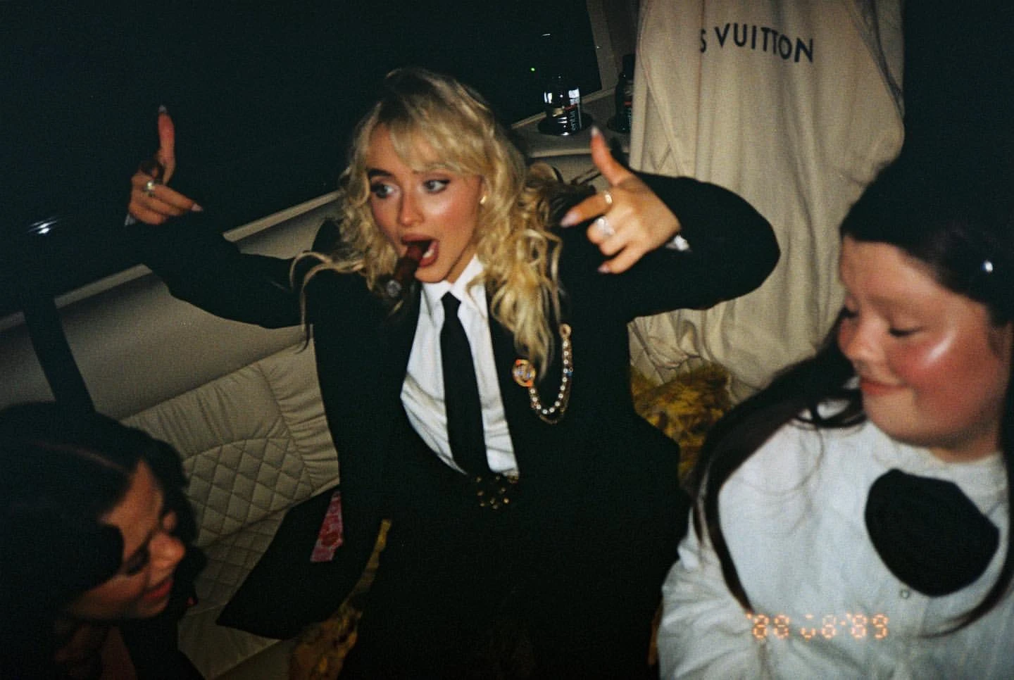 Sabrina Carpenter dans un des after party du Met Gala