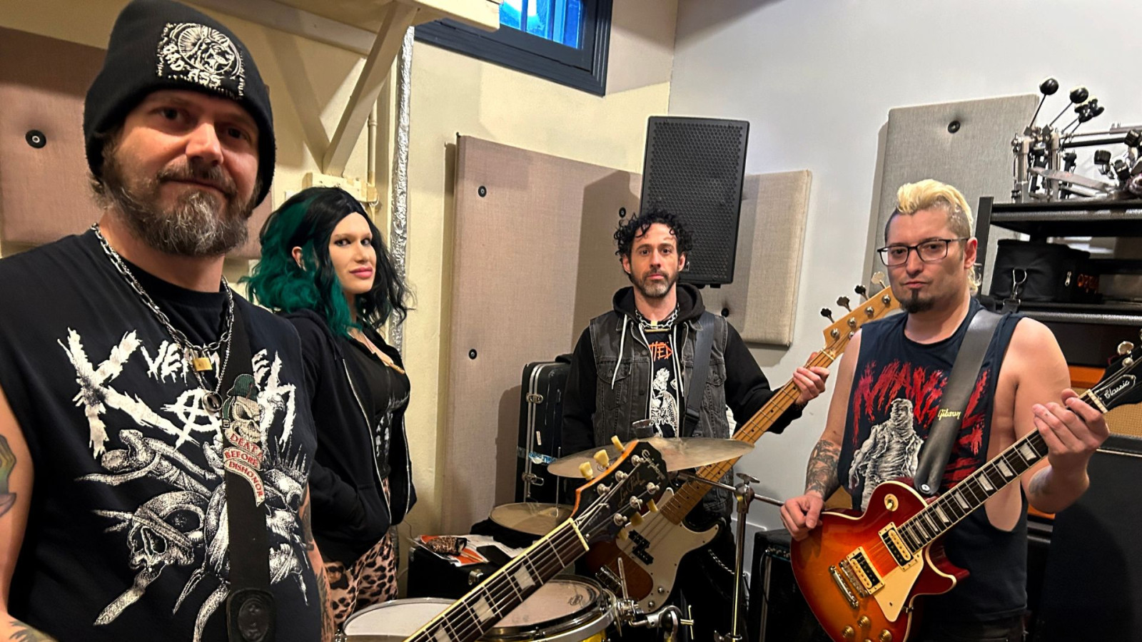 Les punks à la défense de l’Agora