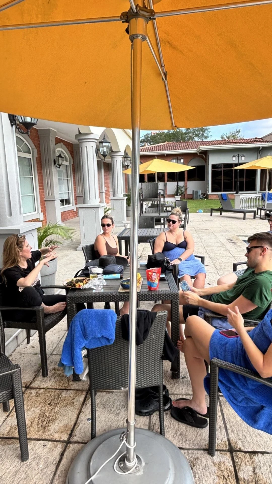 Rien de mieux qu’une baignade entre collègues pour faire connaissance.