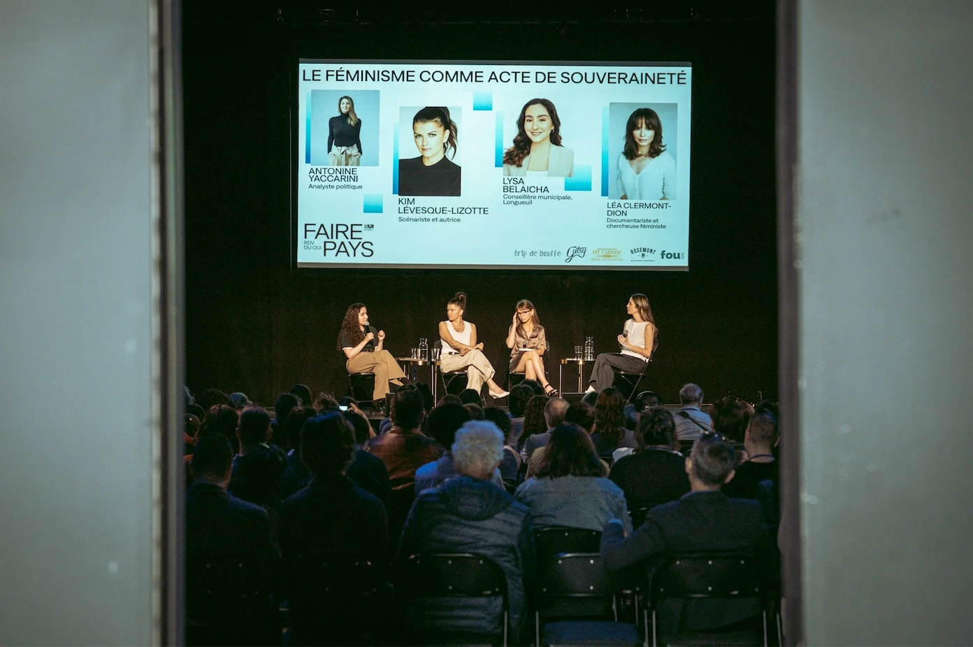 Le panel Le féminisme comme acte de souveraineté réunit la conseillère municipale Lysa Belaicha, la scénariste Kim Lévesque-Lizotte, la documentariste et chercheuse Léa Clermont-Dion et l’analyste politique Antonine Yaccarini.