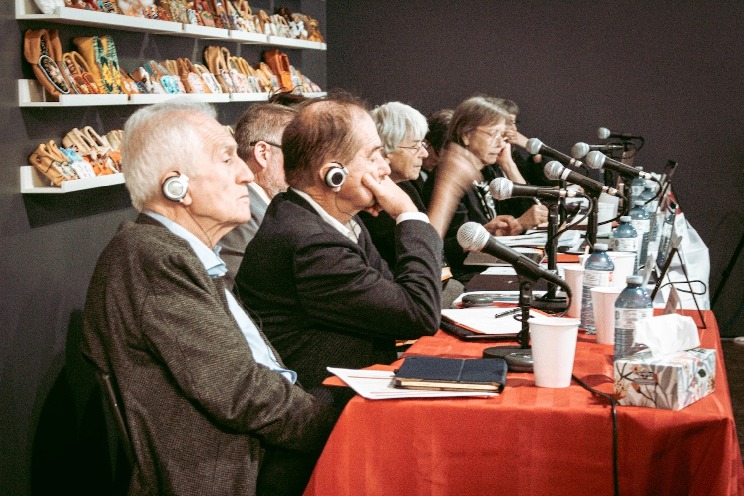 Les juges entendent les témoignages. Le tribunal a été fondé en 1979 et siège en Italie.